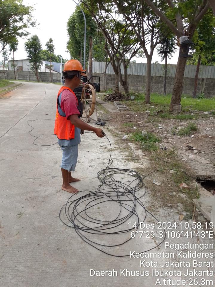 Jalur kabel subduct HDPE di lokasi kerja NAFITA